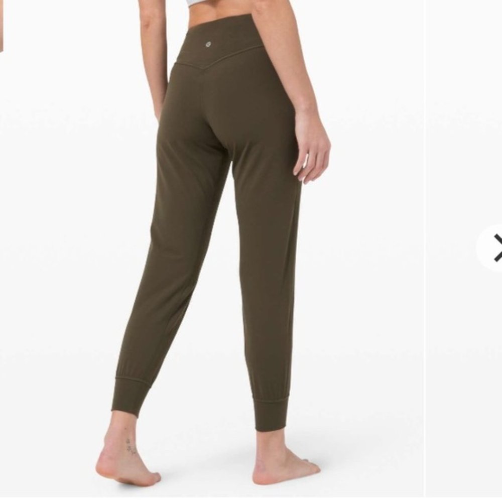 ❗️SOLD❗️2020 Lululemon Olive Green Align Jogger 28" Size 6 - Picture 3 of 9